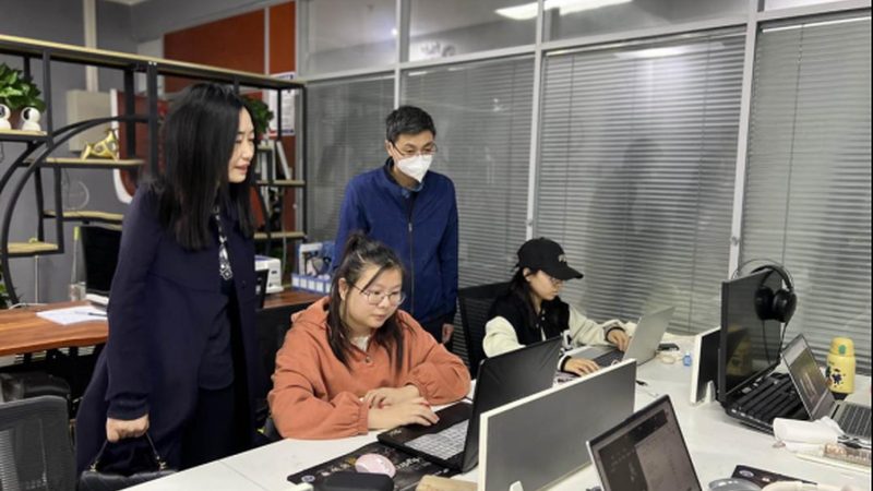 文化传媒公司岗位排名：揭秘行业高薪岗位与晋升路径**